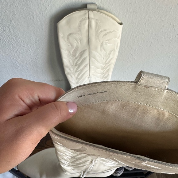 Dolce Vita White Heeled Boots - Picture 2 of 3